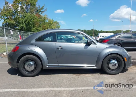 2013 Volkswagen Beetle 2.5L z USA, uszkodzony, nr VIN 3VWJP7AT7DM674633
